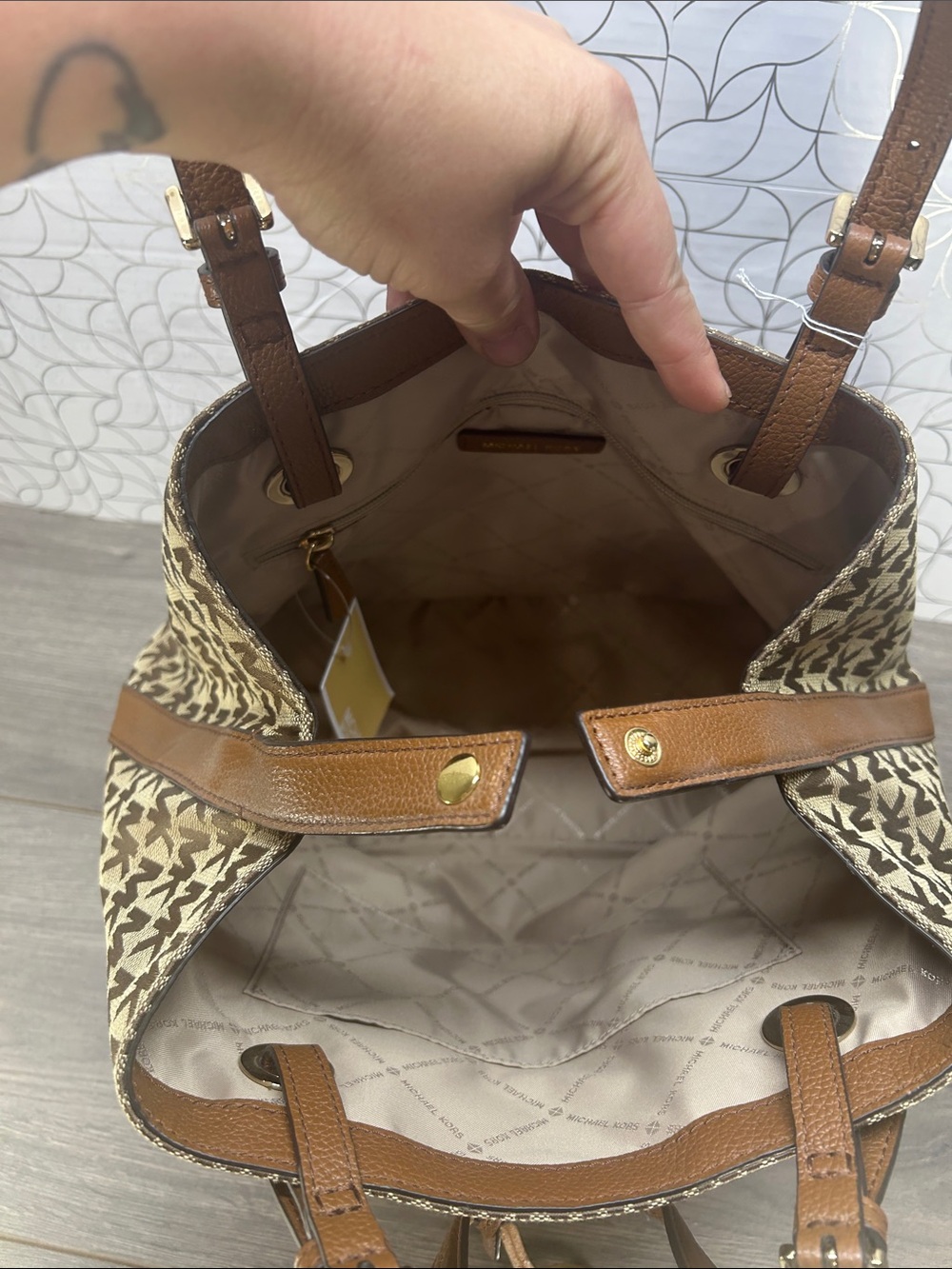 8735 NWT Michael Kors Brown MK Signature Tote Bag - Picture 4 of 11